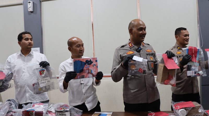 Polres Kendal Ungkap Penyerangan Polisi Saat Lerai Perkelahian di Kaliwungu, Dua Pelaku Diamankan Polres Kendal Ungkap Penyerangan Polisi Saat Lerai Perkelahian di Kaliwungu, Dua Pelaku Diamankan