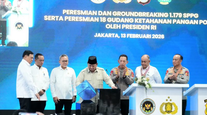 PRESIDEN PRABOWO ANUGERAHKAN BINTANG JASA DAN SATYALANCANA WIRA KARYA KEPADA PENGGERAK MBG DAN RANTAI PASOK SPPG POLRI