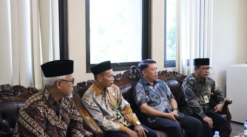 Polres Kendal dan FKUB Bahas Langkah Strategis Redam Potensi Gangguan Kamtibmas Polres Kendal dan FKUB Bahas Langkah Strategis Redam Potensi Gangguan Kamtibmas