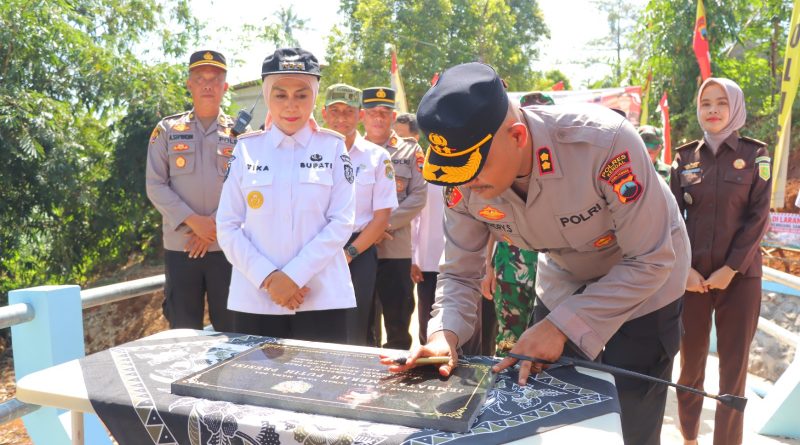 Kapolres Kendal Resmikan Jembatan Merah Putih Presisi di Sidodadi, Dorong Ekonomi Warga Kapolres Kendal Resmikan Jembatan Merah Putih Presisi di Sidodadi, Dorong Ekonomi Warga