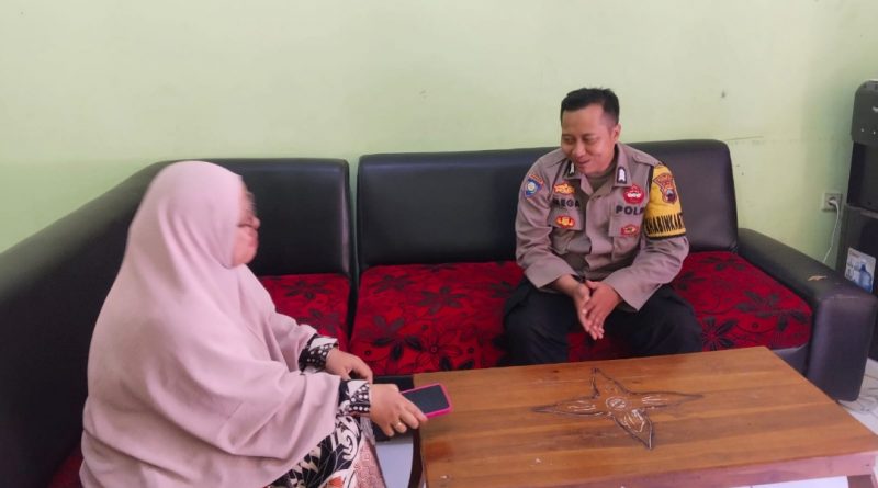 ​Bhabinkamtibmas Polsek Weleri Monitor Kelulusan SMP IT Ulul Albab, Tekankan Larangan Konvoi