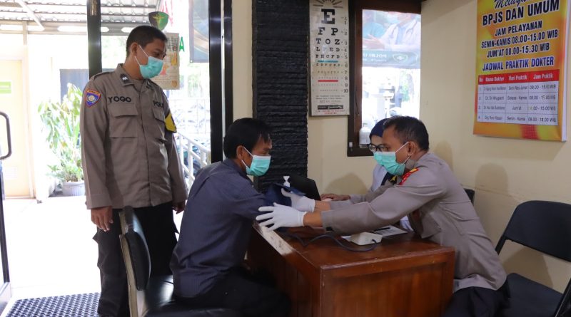 Dukung Program Polda Jateng Peduli TB Paru, Bhabinkamtibmas Kendal Edukasi dan Lakukan Tracing Warga Dukung Program Polda Jateng Peduli TB Paru, Bhabinkamtibmas Kendal Edukasi dan Lakukan Tracing Warga