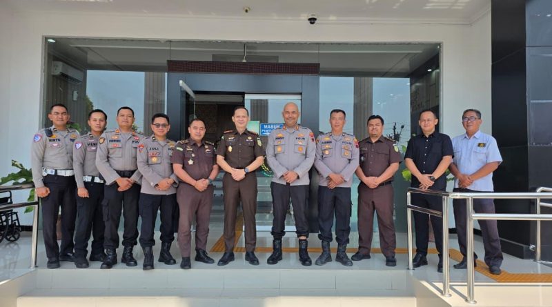 Kapolres Kendal Sambangi Kejari, Perkuat Sinergi Penegakan Hukum Kapolres Kendal Sambangi Kejari, Perkuat Sinergi Penegakan Hukum