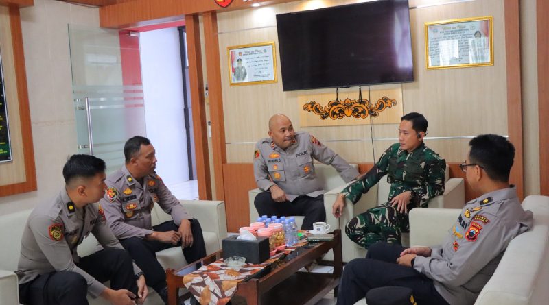 Kapolres Kendal Sambangi Makodim 0715, Perkuat Sinergitas TNI-Polri di Kabupaten Kendal Kapolres Kendal Sambangi Makodim 0715, Perkuat Sinergitas TNI-Polri di Kabupaten Kendal