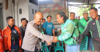 Kapolres Kendal Temui Komunitas Ojol di Weleri, Bahas Keamanan hingga Penanganan Laka Kapolres Kendal Temui Komunitas Ojol di Weleri, Bahas Keamanan hingga Penanganan Laka