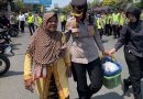 Hadir dan Mengayomi: Cerita di Balik Aksi Spontan Kapolres Kendal Borong Dagangan Nenek