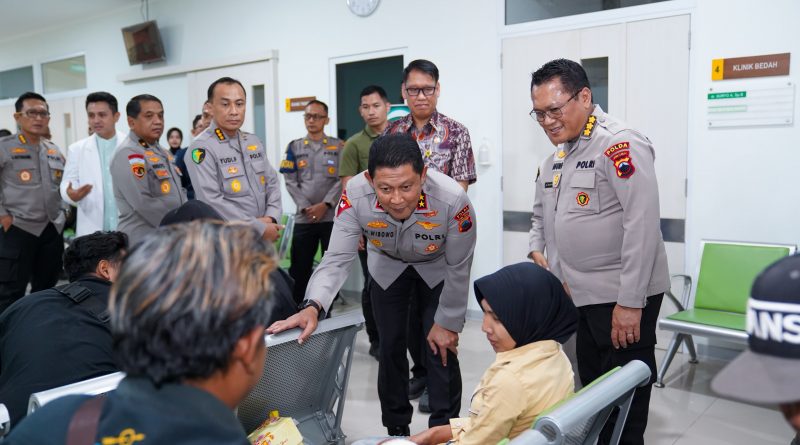 Peduli Anak dengan CTEV, Kapolda Jateng Kunjungi Pasien dan Berikan Dukungan kepada Keluarga Polda Jateng Peduli Anak dengan CTEV, Kapolda Jateng Kunjungi Pasien dan Berikan Dukungan kepada Keluarga Polda Jateng