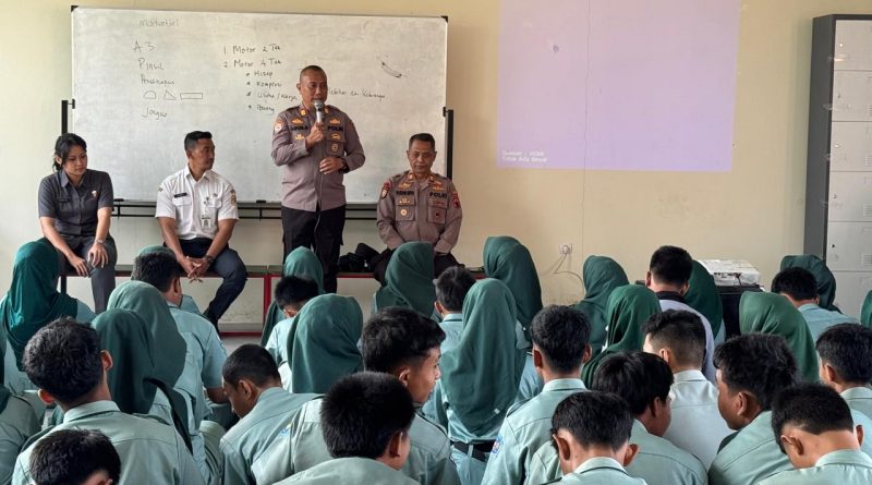 Ratusan Pelajar Kendal Ikuti Pelatihan AI dari Polres, Polisi Ingatkan Bahaya Tawuran Ratusan Pelajar Kendal Ikuti Pelatihan AI dari Polres, Polisi Ingatkan Bahaya Tawuran