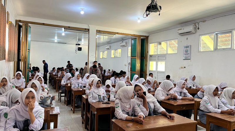 Tingkatkan Literasi Digital Pelajar, Polres Kendal Sukses Gelar Sosialisasi “Paham AI” dari Minggu Pertama hingga Kelima, 4.367 Siswa Bersertifikat Tingkatkan Literasi Digital Pelajar, Polres Kendal Sukses Gelar Sosialisasi “Paham AI” dari Minggu Pertama hingga Kelima, 4.367 Siswa Bersertifikat