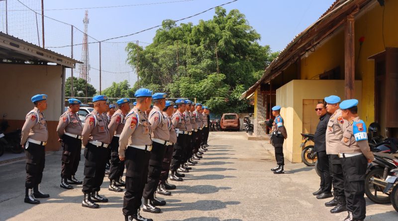 HUT ke-24 Propam Polri, Polda Jateng Salurkan 10.000 Liter Air Bersih ke Warga Kendal