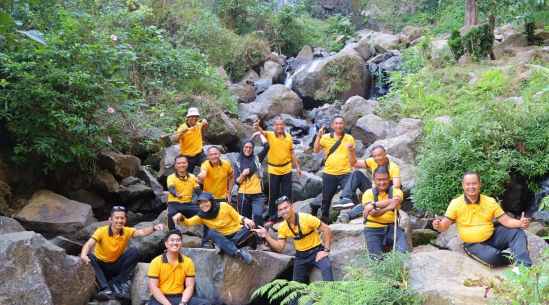 Jaga Lingkungan dan Dekat dengan Warga, Polres Kendal Gelar Bakti Sosial di Limbangan