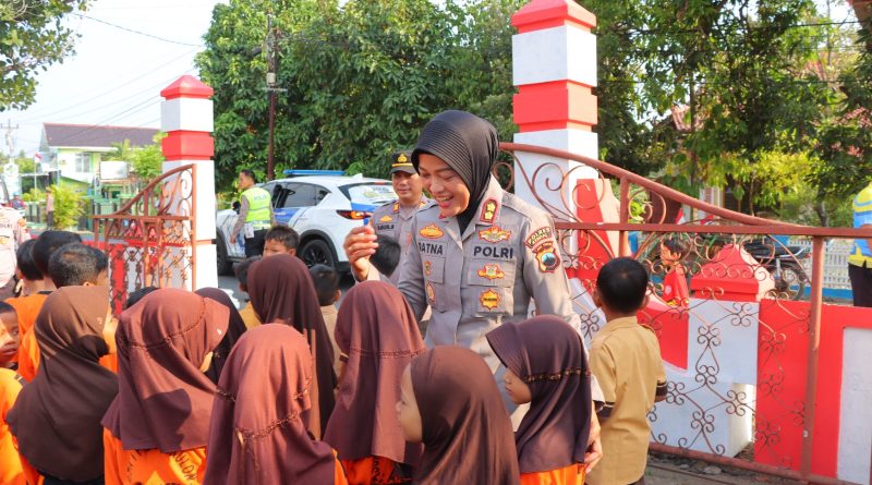 Kapolres Kendal Temui Warga Pidodo Kulon, Bahas Penipuan Online hingga Knalpot Brong Kapolres Kendal Temui Warga Pidodo Kulon, Bahas Penipuan Online hingga Knalpot Brong