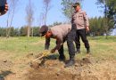 Implementasi Quick Wins Kapolri, Kapolres Kendal Pimpin Penanaman Pohon di Pantai Muara Kencan Implementasi Quick Wins Kapolri, Kapolres Kendal Pimpin Penanaman Pohon di Pantai Muara Kencan